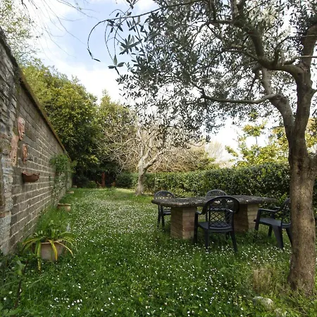Graceful Holiday In With Garden And Bbq